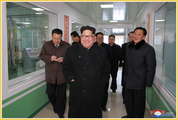 Visit to Pyongyang Pharmaceutical Factory - Image